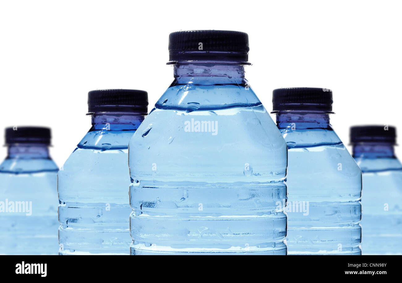 Bouteilles d'eau isolé sur blanc Banque D'Images