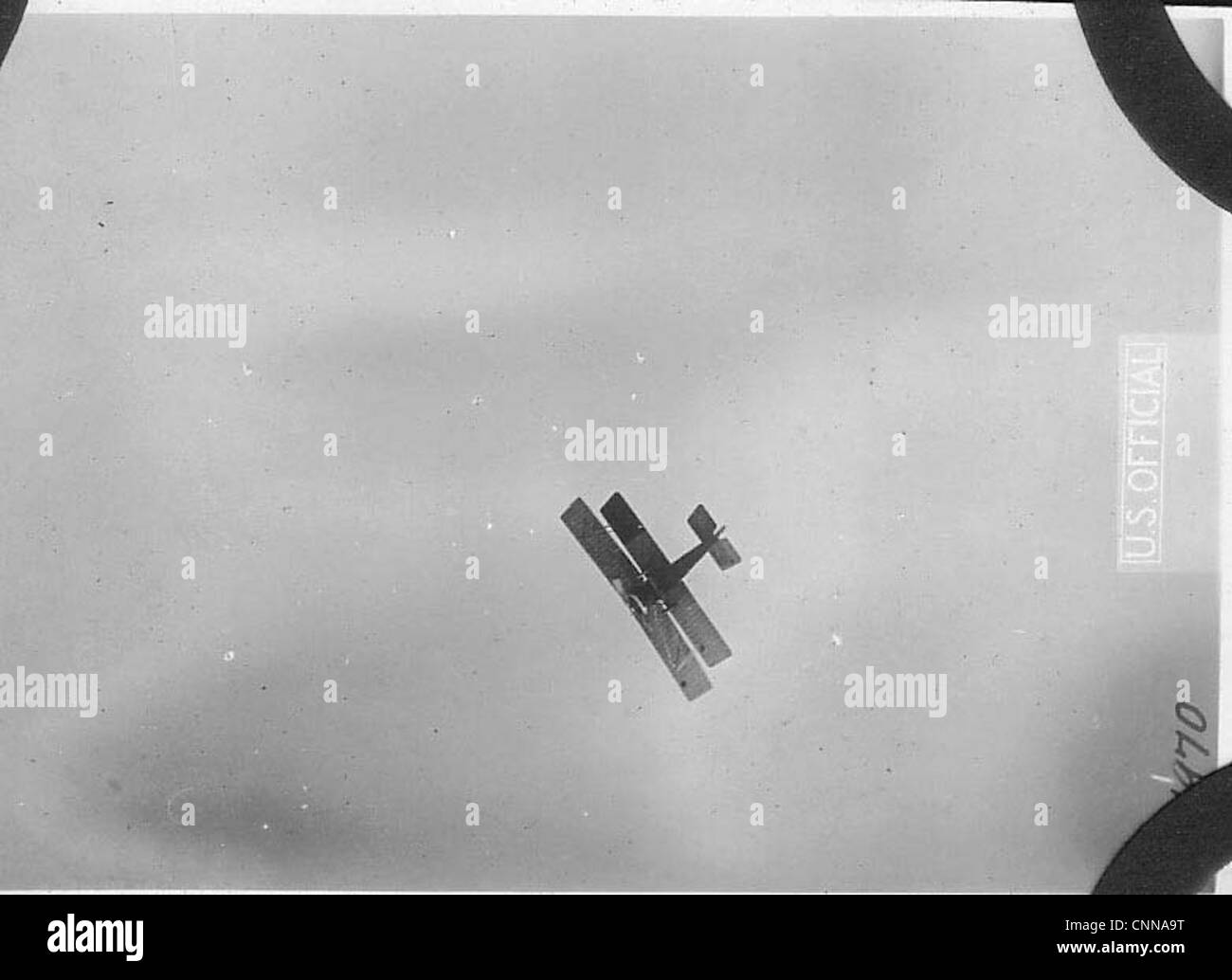Photographies d'archives et cartes postales de la première Guerre mondiale de 1915 à 1917, mettant en valeur la guerre de tranchées, les opérations du Royal Flying corps (RFC) et la vie quotidienne dans les tranchées. Ces images documentent les défis de la guerre et les expériences des soldats. Banque D'Images