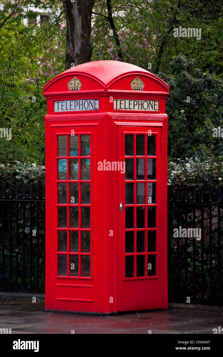 Une boîte de téléphone rouge traditionnelle (modèle K2) à Londres, Angleterre, RU Banque D'Images