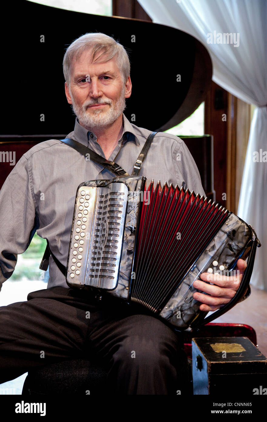 Charlie Harris musicien traditionnel irlandais, joueur d'accordéon Photo  Stock - Alamy