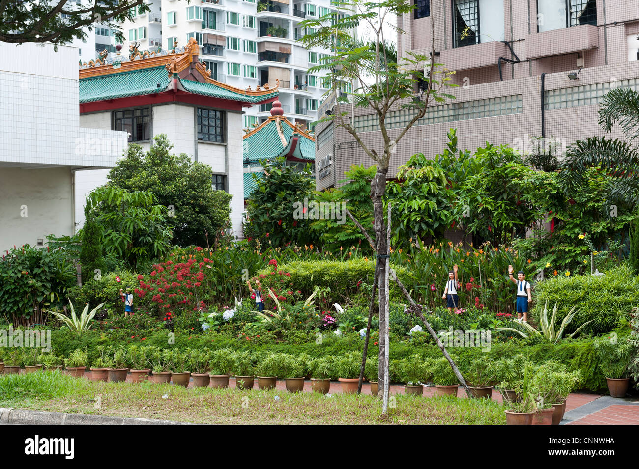Jardin avec statues de style naïf enfants Singapour Malaisie Banque D'Images