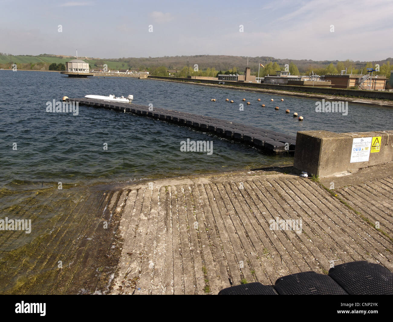 Bord du réservoir artificiel, Farmoor Reservoir, Farmoor, Thames Valley, Oxfordshire, Angleterre, avril Banque D'Images