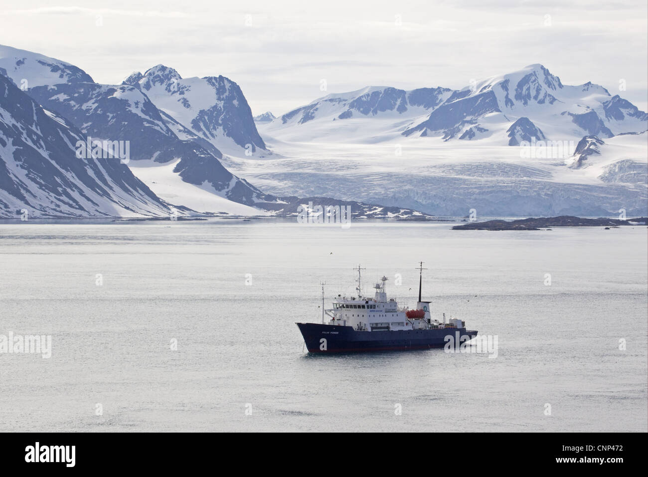 Polar 'Pioneer' en bateau de croisière fjord, Spitzberg, Svalbard, juillet Banque D'Images