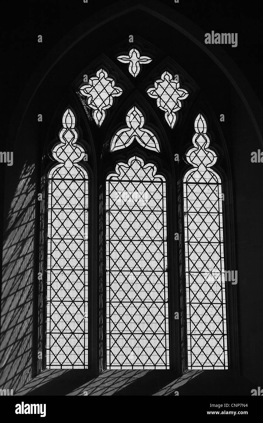 Dans la fenêtre de l'église St Giles, Imber, plaine de Salisbury, Wiltshire, Royaume-Uni. Accessible seulement quelques jours par an. Banque D'Images