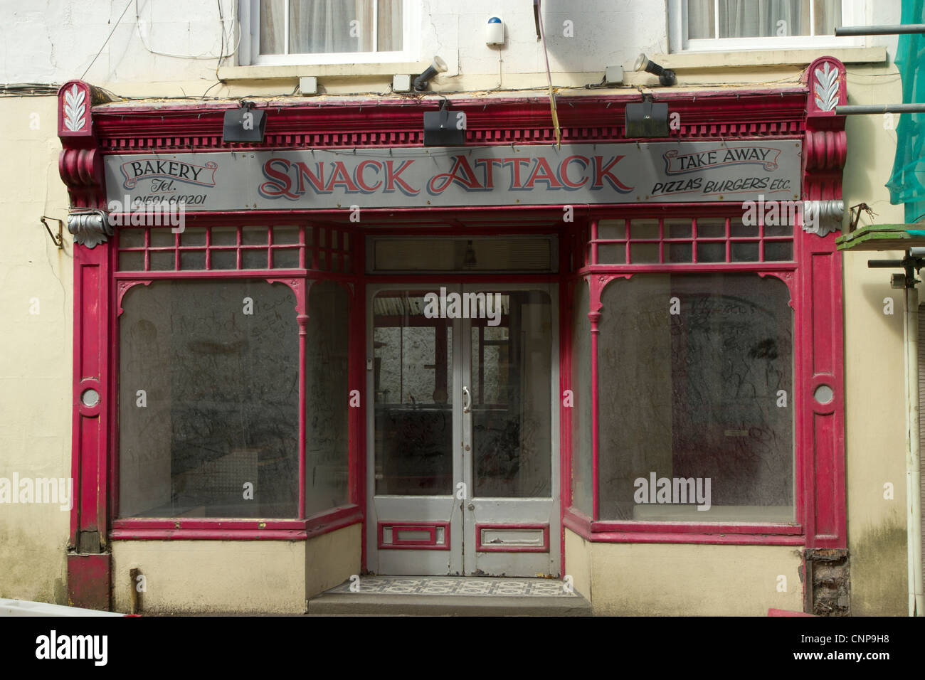 Snack attaque, ancienne boulangerie fermée et à emporter, fast food shop à Llanwrtyd Wells. Banque D'Images