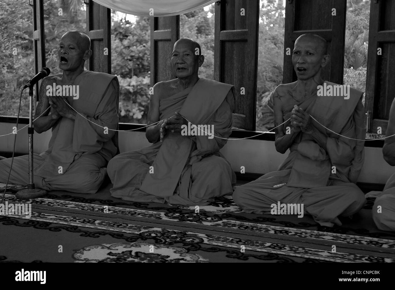 Cérémonie d'ordination de moine au temple Wat pong pang, sur la rive de la rivière Mae Klong , Amphawa, Samut Sakhon, Thaïlande Banque D'Images