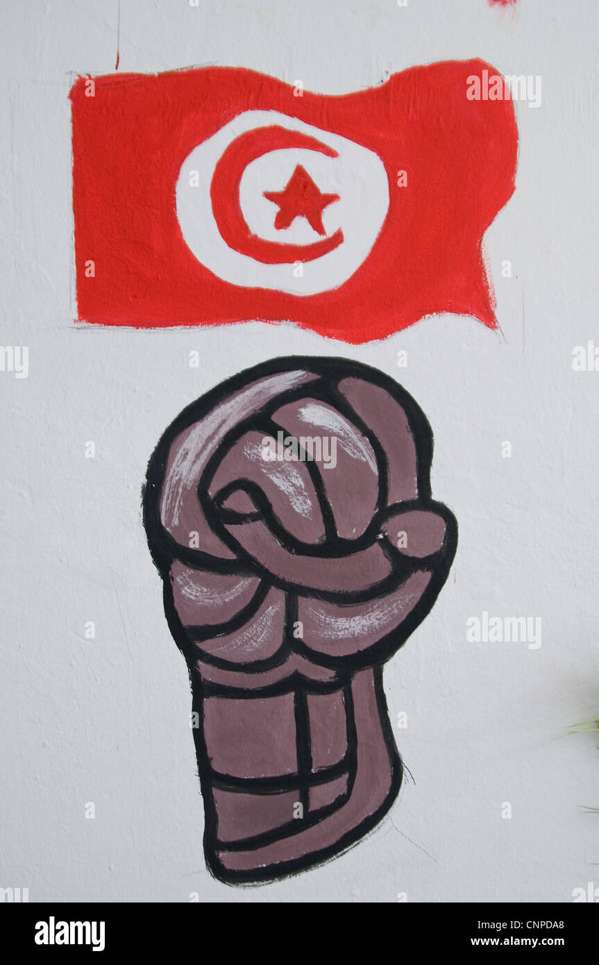 Les jeunes Tunisiens qui participaient à la révolution a organisé une exposition de la révolution dans un club de jeunes. Banque D'Images