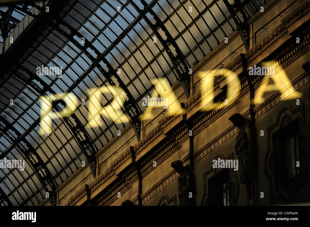 Boutique Prada. La galerie Vittorio Emanuele II. Milan, Italie Banque D'Images