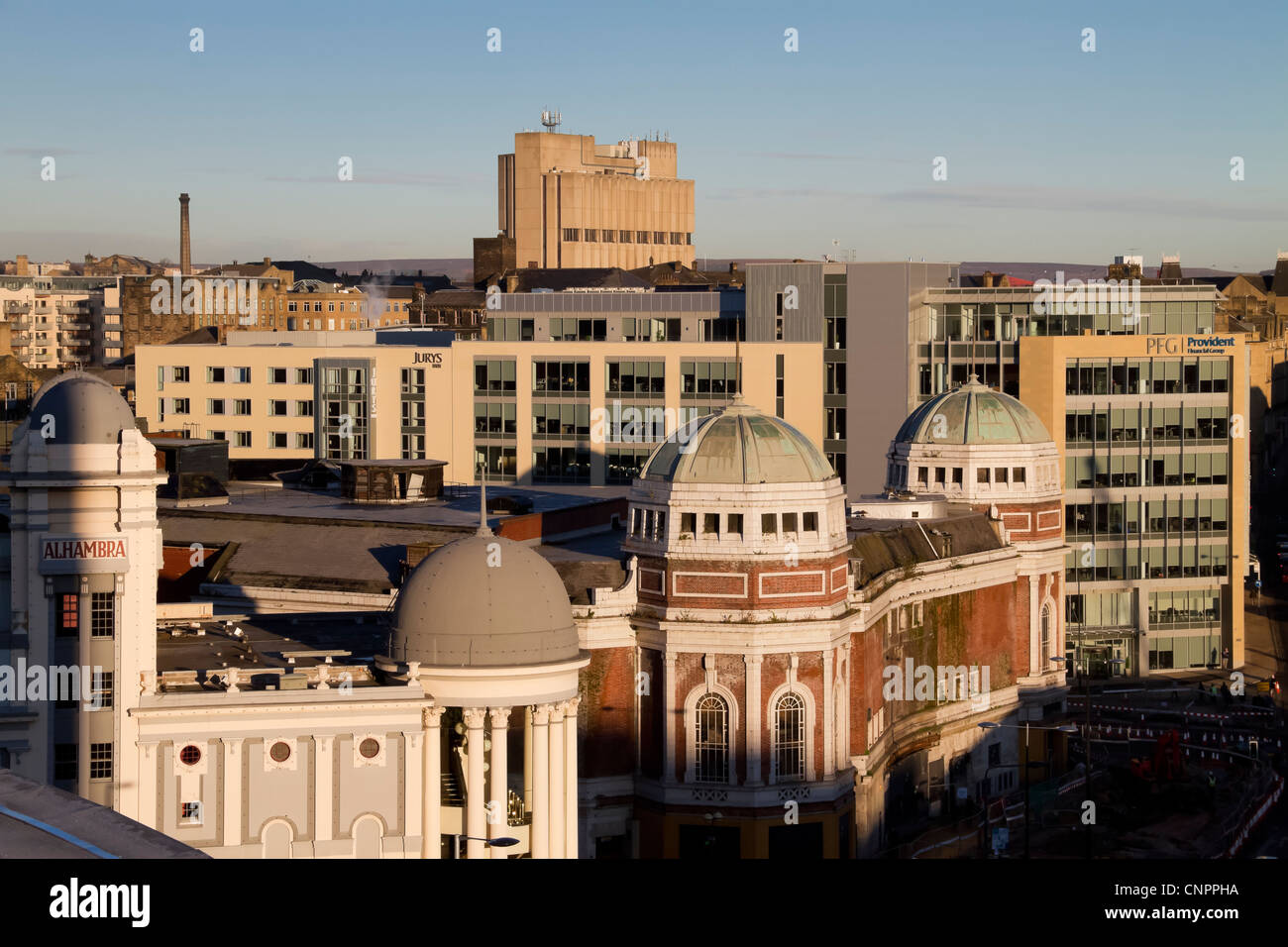 Bradford City Centre montrant l'Alhambra, l'Odéon, l'hôtel Jurys Inn Hotel, et High Point. Banque D'Images