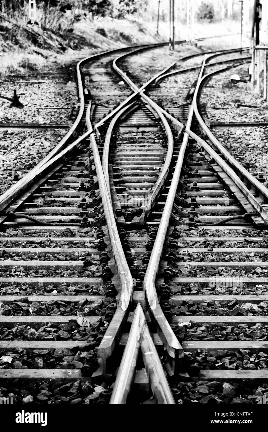 Les rails. Noir et blanc. Film stylis e Photo Stock Alamy