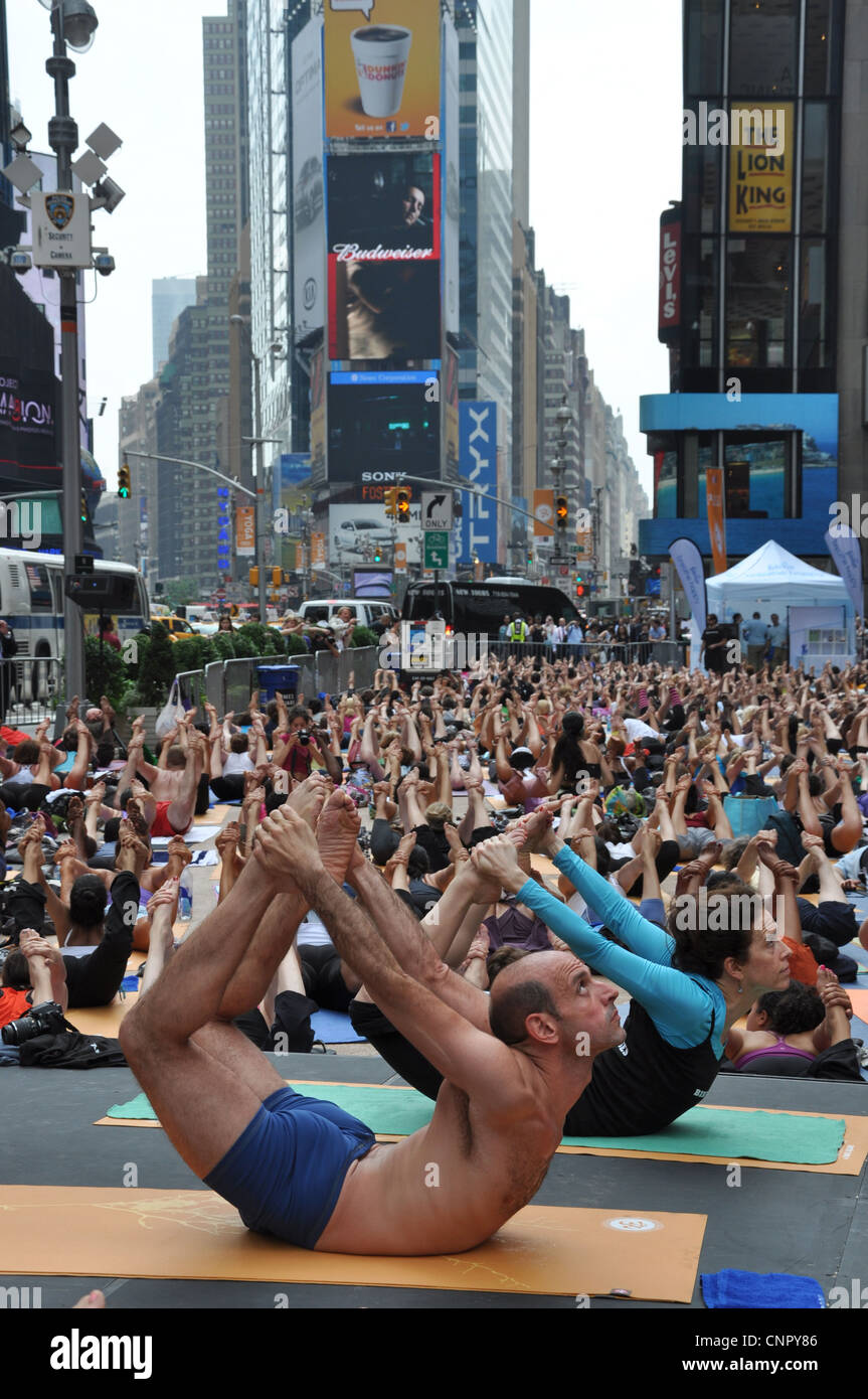 Yoga, Time Square - New York, États-Unis Banque D'Images