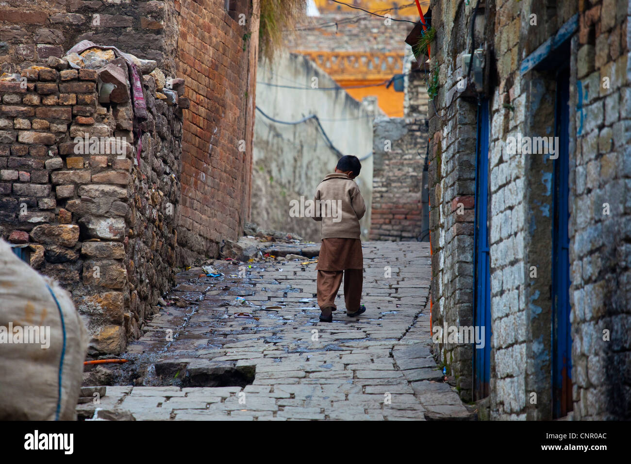 Garçon dans Village Saidpur à Islamabad, Pakistan Banque D'Images