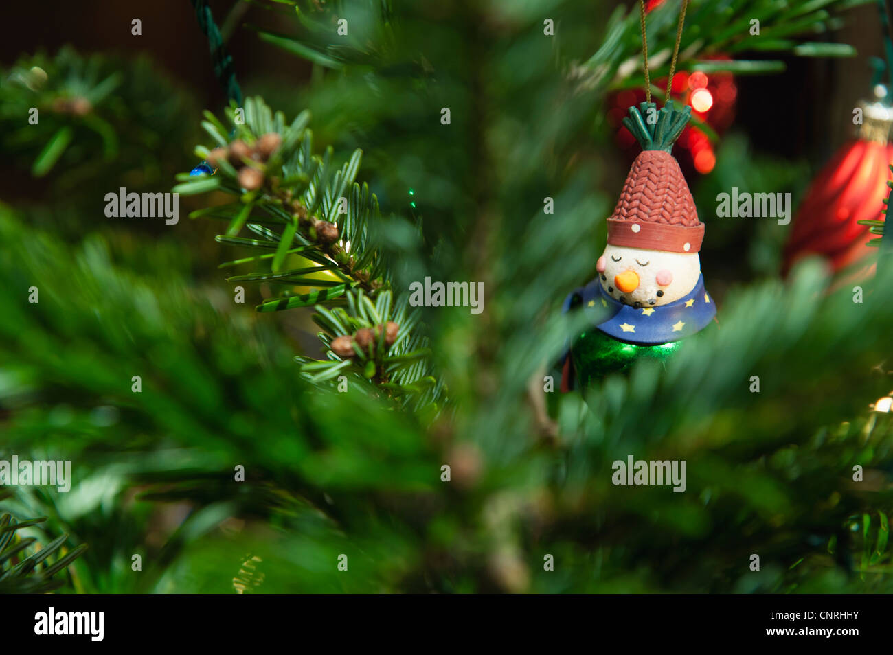 Christmas ornament hanging on Christmas Tree Banque D'Images