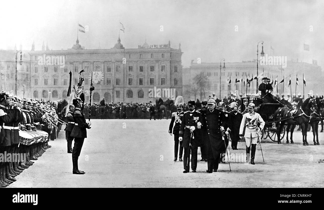 Bismarck, Otto von, 1.4.1815 - 30.7.1898, politicien allemand, Reich chancelier 1871 - 1890, scène, avec le prince Heinrich de Prusse devant le château de Berlin, 26.1.1894, Banque D'Images