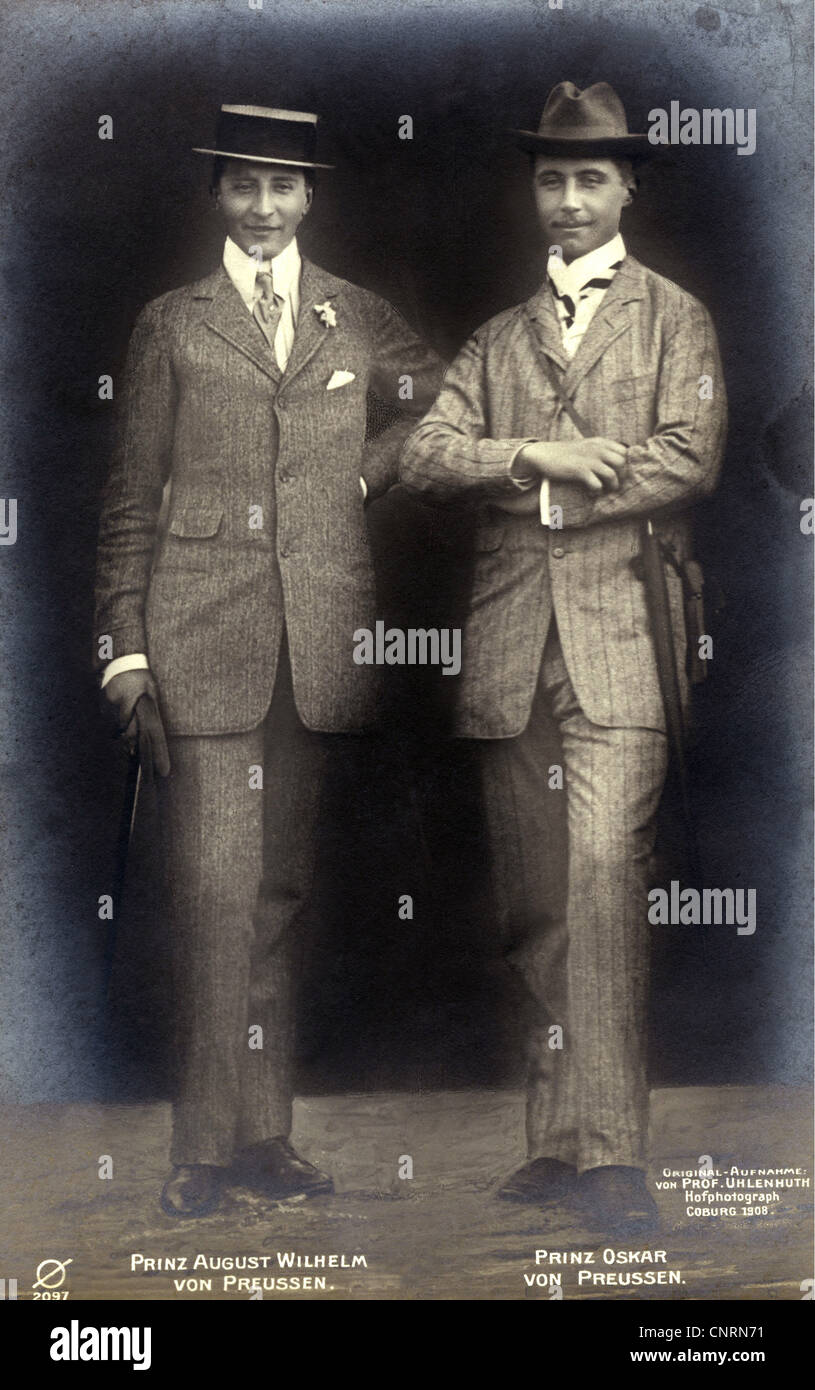 Août Wilhelm, 29.1.1887 - 25.3.1949, Prince de Prusse, avec son frère Oskar, pleine longueur, carte postale, Uhlenhuth, Koburg, 1909, Banque D'Images