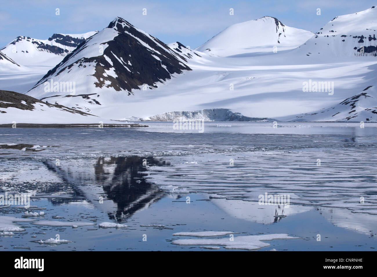 La fonte de la glace dans le fjord, la Norvège, Svalbard, Hornsund Banque D'Images