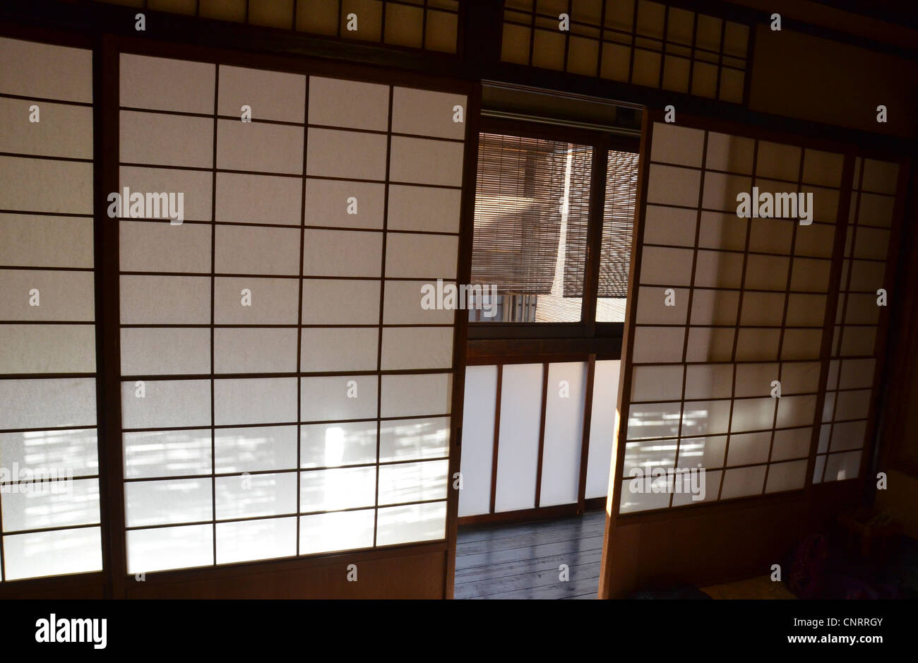 Papier Shoji murs dans un Ryokan, Kyoto, Japon Banque D'Images