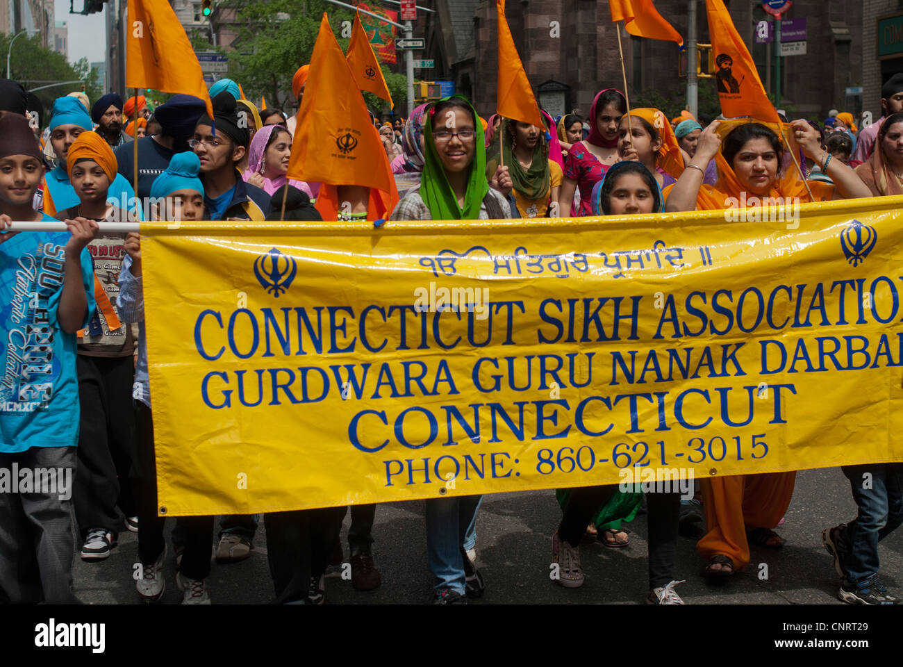 Des milliers watch et participer à la 25e Défilé Sikh à New York Banque D'Images