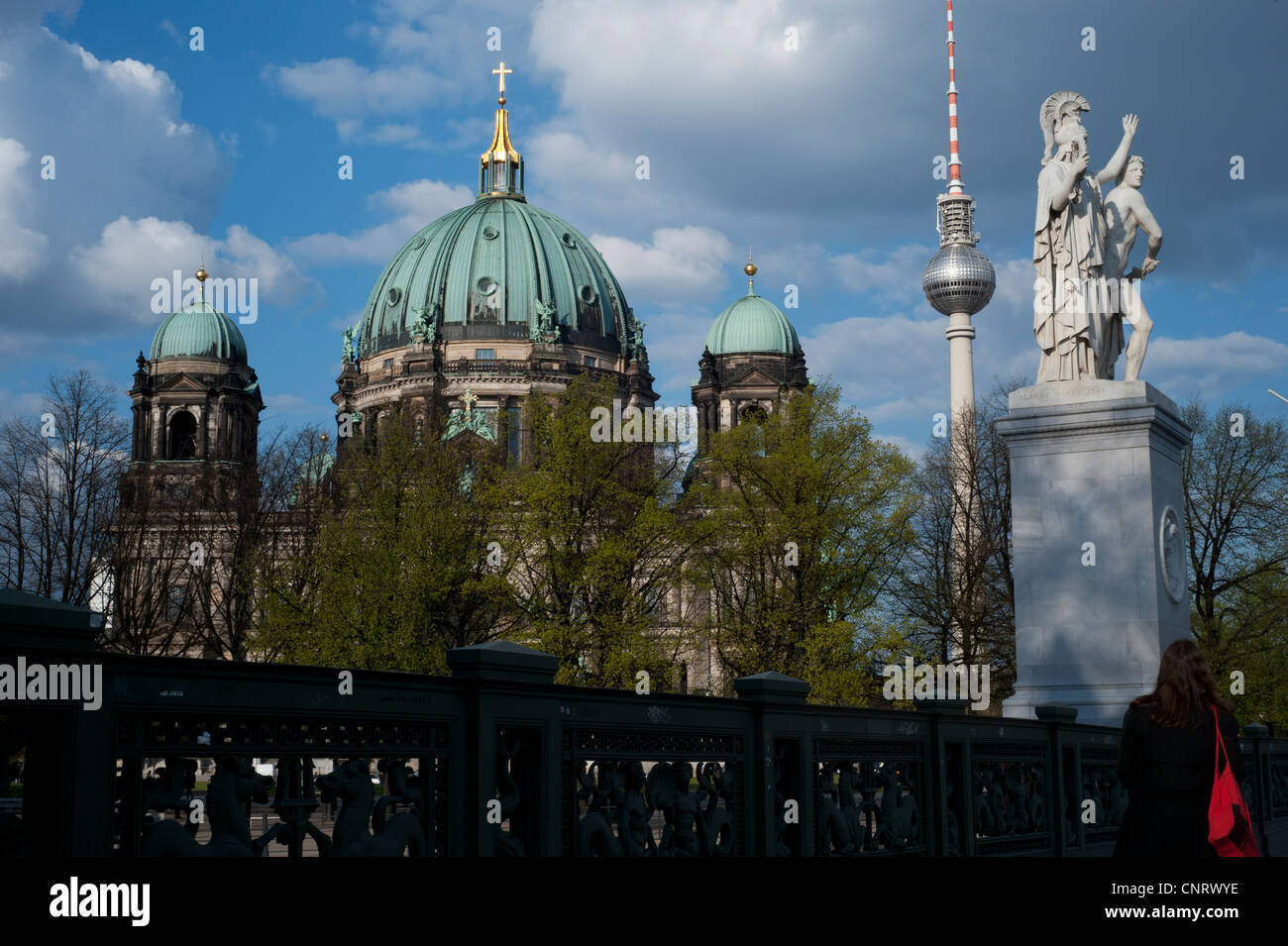 La Cathédrale de Berlin et la tour de télévision de Berlin Mitte Banque D'Images