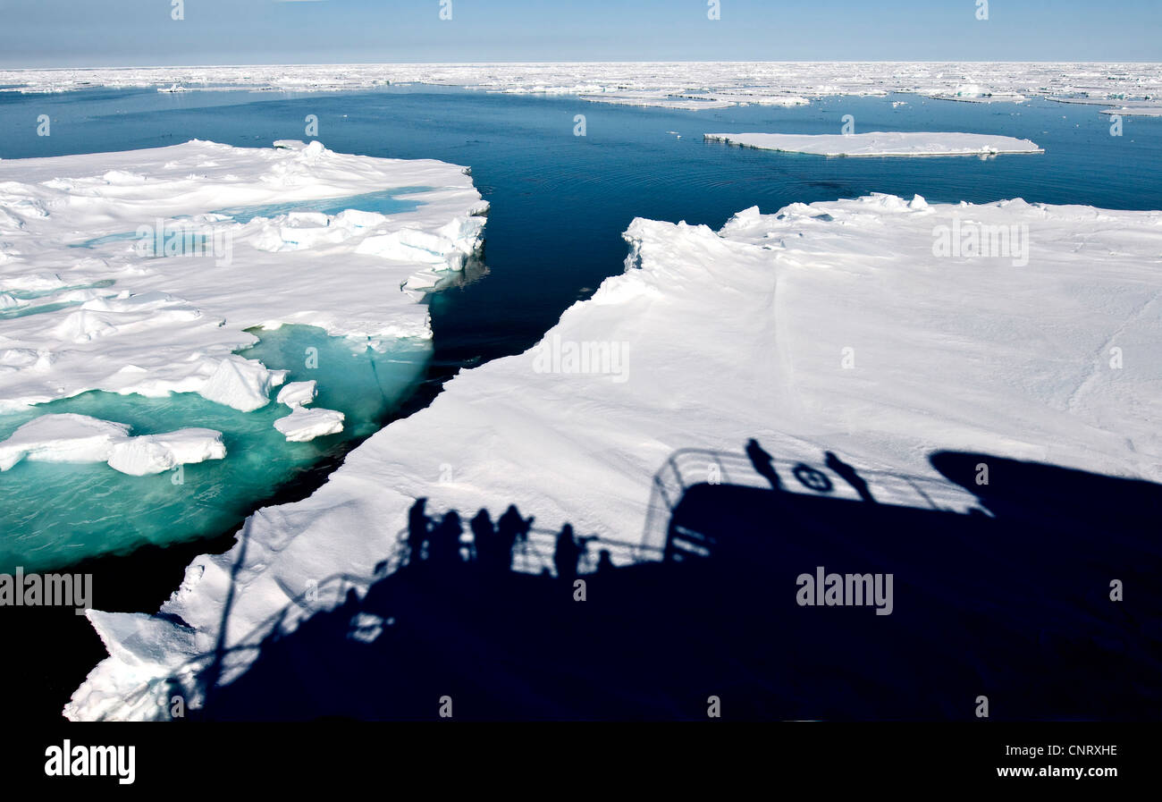 Le navire de l'expédition Polar Star passe par pack de glace à 80 degrés au nord du Spitzberg, Norvège, Spitzberg, Svalbard 151 Banque D'Images