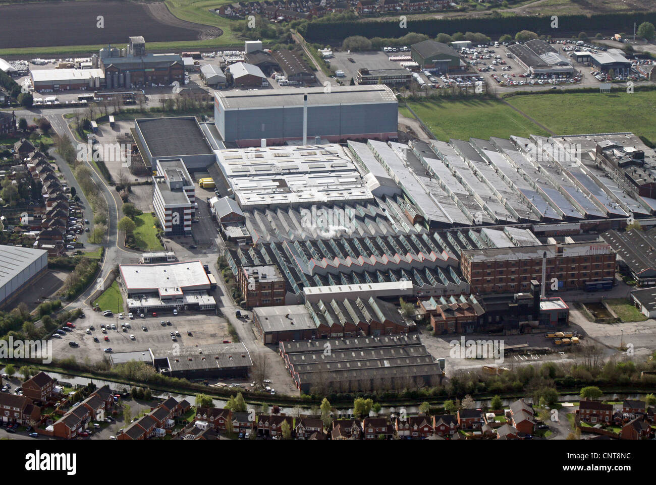 Vue aérienne des usines sur l'avenue Beech, juste à côté de l'A38, Burton on Trent, Staffordshire Banque D'Images