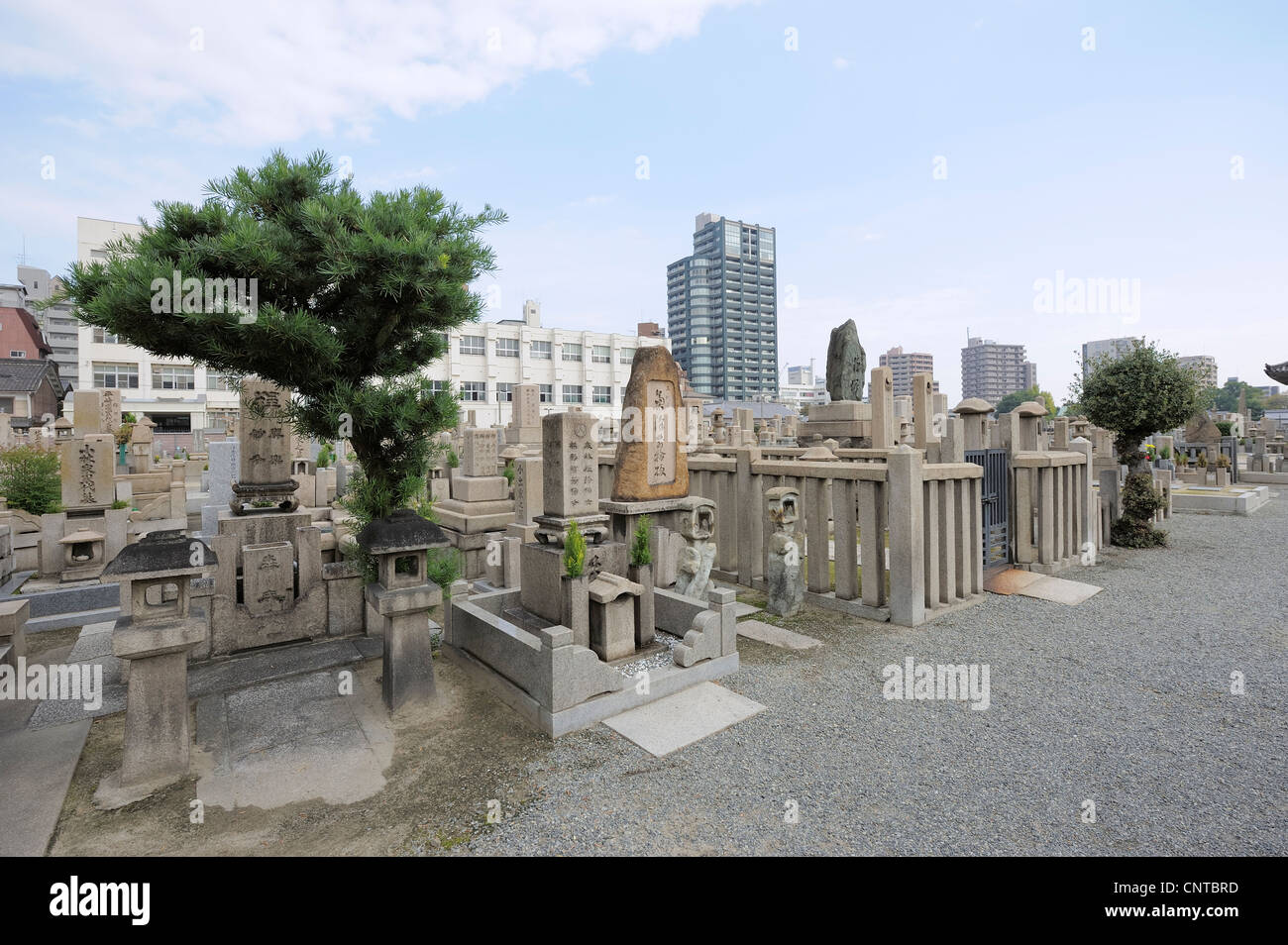 Cimetière japonais au temple Shitenno-Ji, Osaka, Japon Banque D'Images