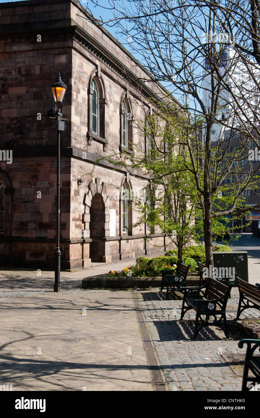 L'église de la Trinité Sacrée, Chapel Street, Salford, Manchester, Angleterre, Royaume-Uni. La plus ancienne église de Salford, c1752. Banque D'Images