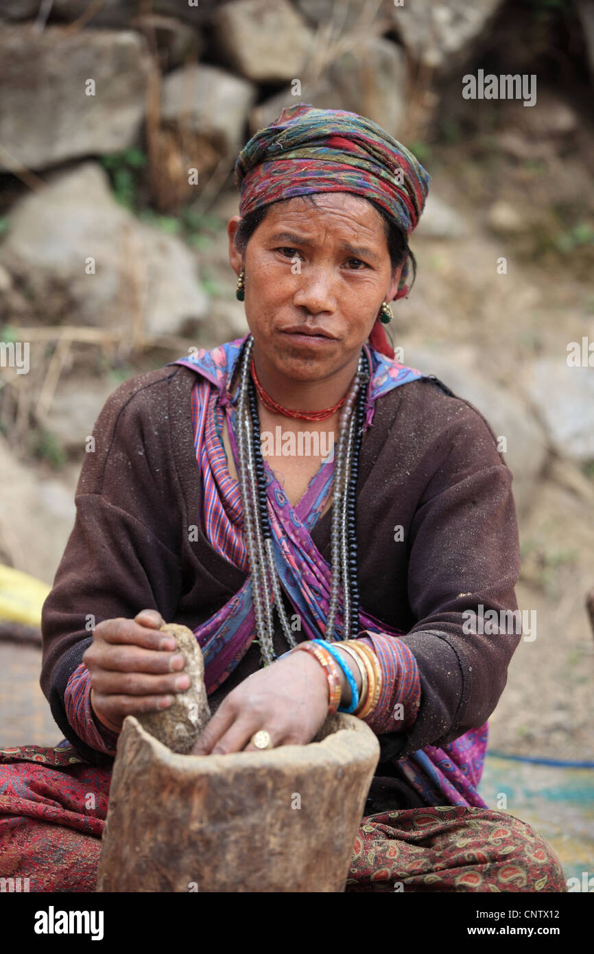 Tamang woman traditional dress Banque de photographies et d???images ??