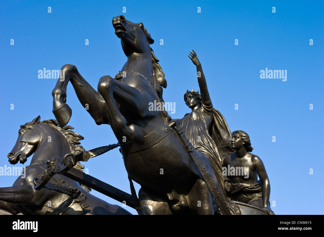 Europe Angleterre Londres, le Boagenis monument queen sur le Westminster Bridge Banque D'Images