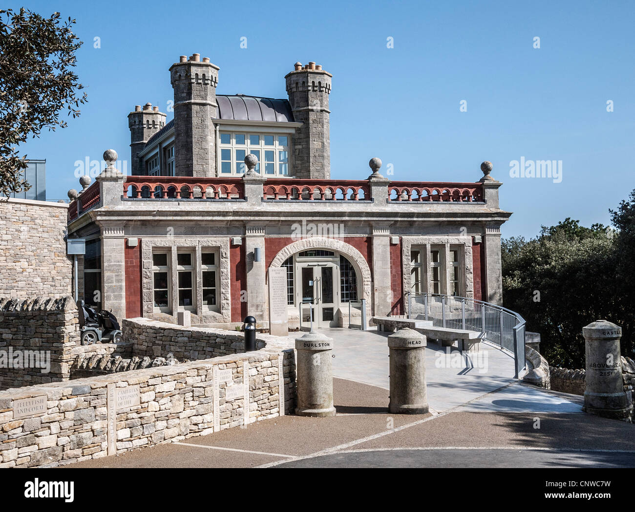 Tête de Durlston Château et un centre de visiteurs, Swanage, à l'île de Purbeck, Dorset, England, UK. Banque D'Images