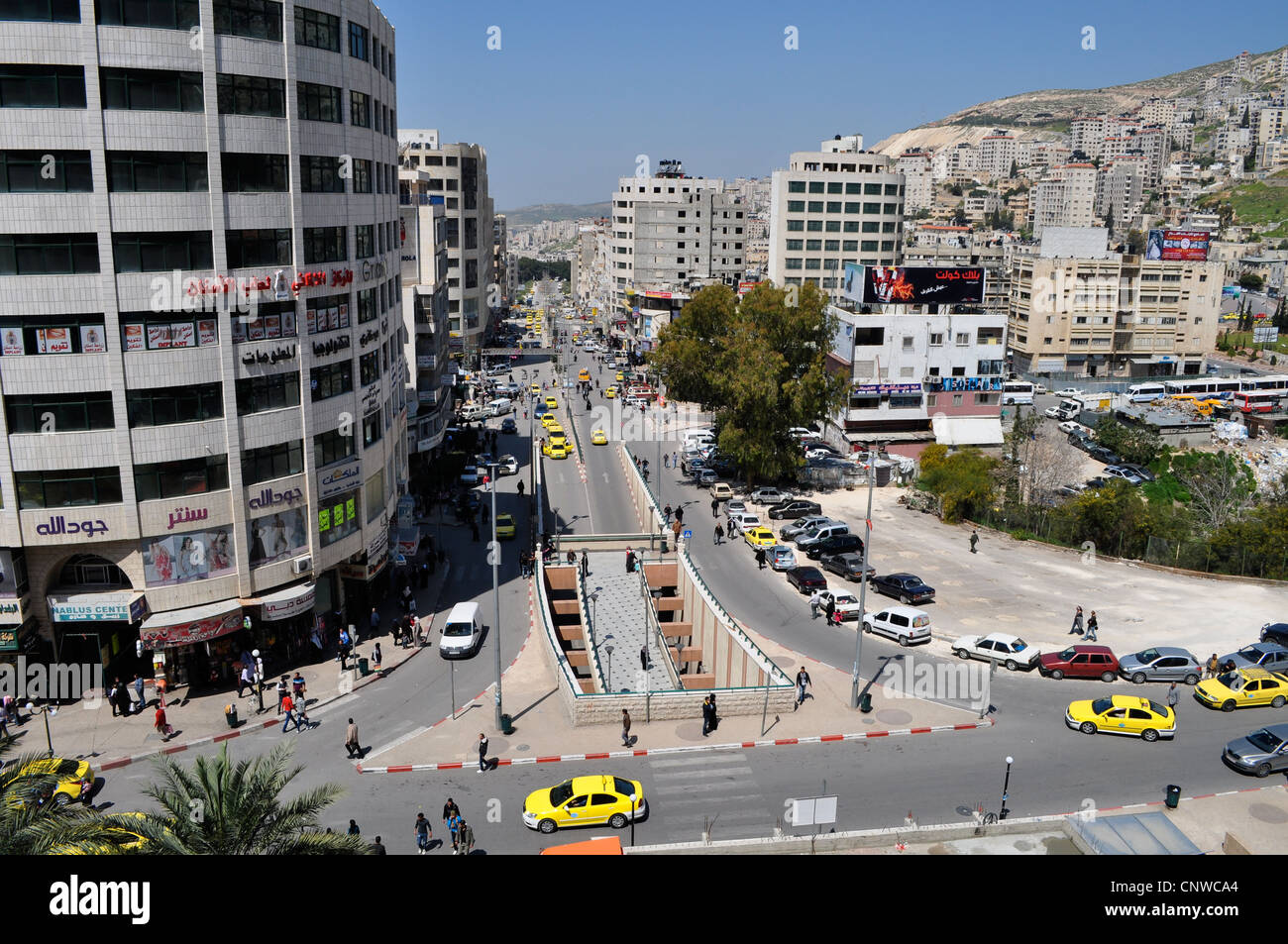 L'Autorité nationale palestinienne, à Naplouse, Cisjordanie, Palestine, Israël, a échoué à deux système de l'état par des colons juifs empiéter Banque D'Images