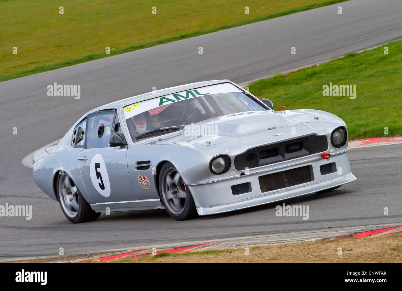 1973 Aston Martin V8 avec chauffeur Julian Bailey-Watts au cours de la SCLC HVRA V8 Challenge de Snetterton, Norfolk, Royaume-Uni. Banque D'Images