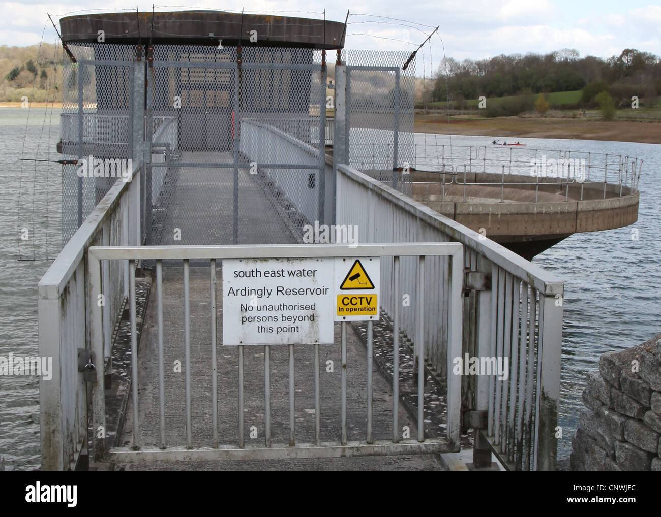 Près de la porte d'entrée pour le tirage-off tour au réservoir d'Ardingly Banque D'Images