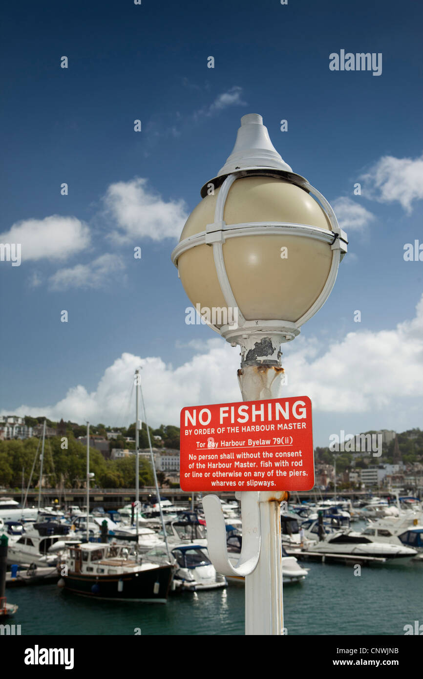 Royaume-uni, Angleterre, Devon, Torquay, Princess Pier, pas de pêche dans le port de plaisance sign Banque D'Images Royaume-uni, Angleterre, Devon, Torquay, Princess Pier, pas de pêche dans le port de plaisance sign Banque D'Images