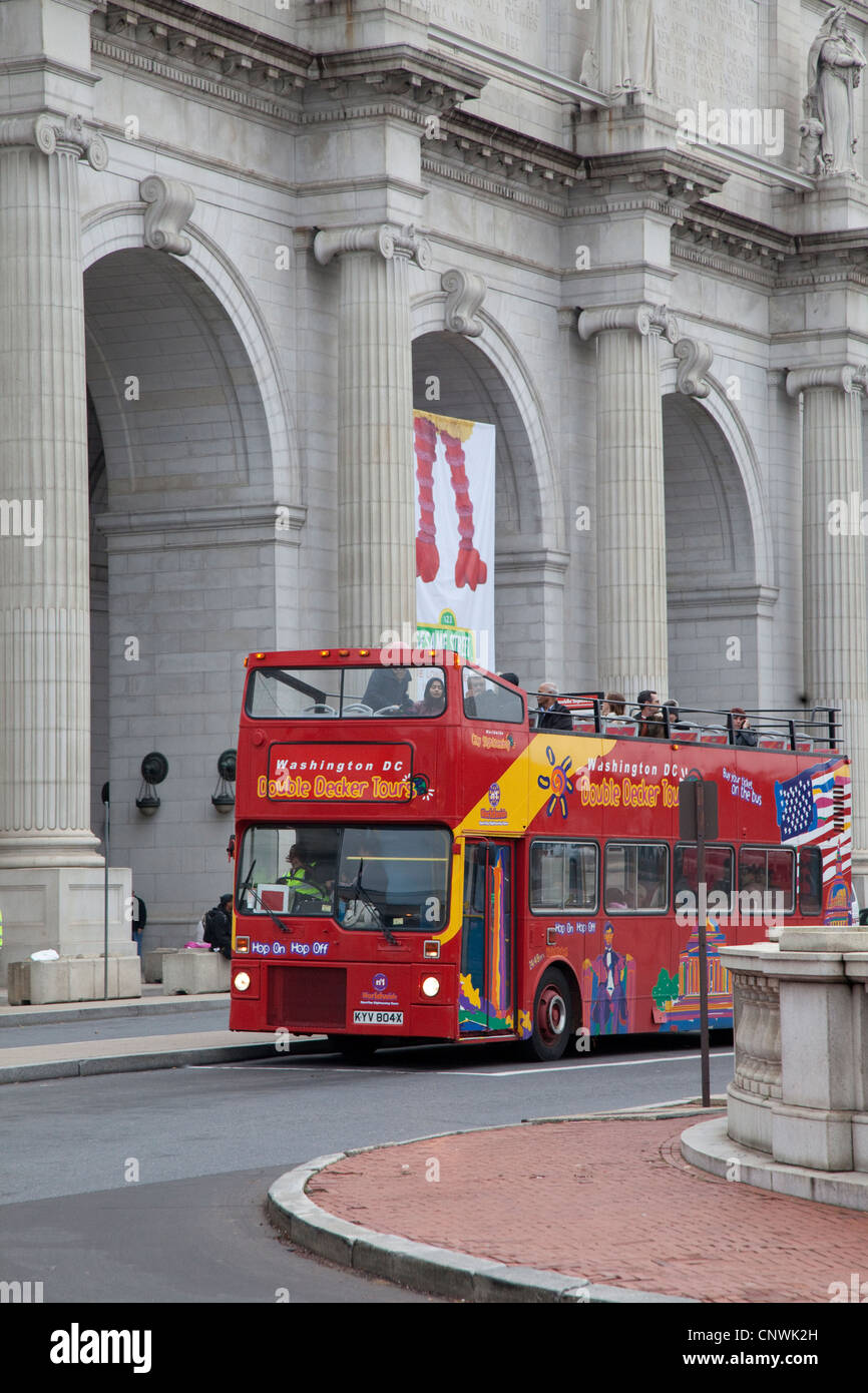 Un bus de tournée à l'extérieur de la gare Union Banque D'Images