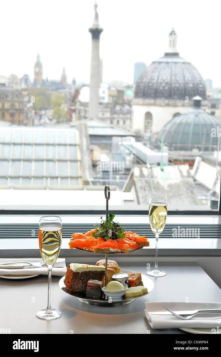Thé traditionnel de l'après-midi au restaurant du portrait, National Portrait Gallery, Londres, Angleterre, Royaume-Uni Banque D'Images