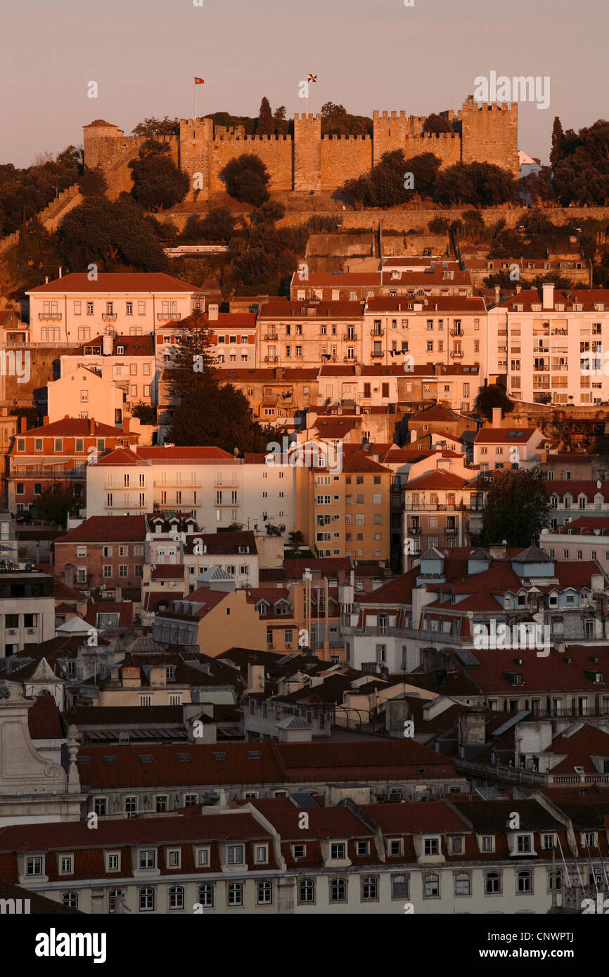 Le Château de São Jorge Miradouro de São Pedro de Alcântara Vista Point, Lisbonne, Portugal Banque D'Images