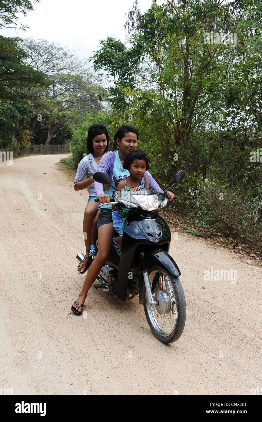 Trois sur un vélo Banque D'Images