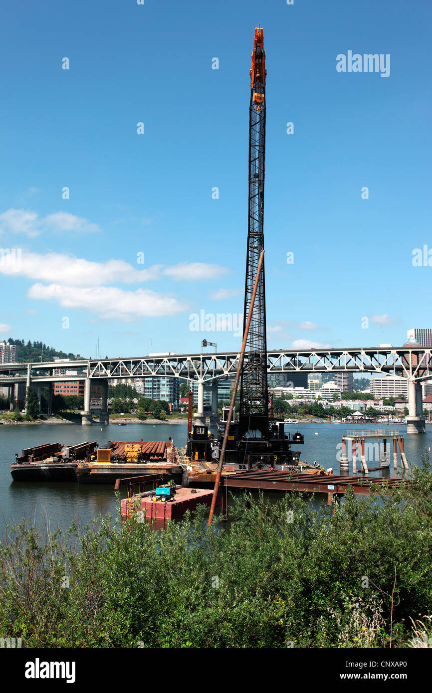 Lieu de travail sur une rivière, Portland (Oregon). Banque D'Images