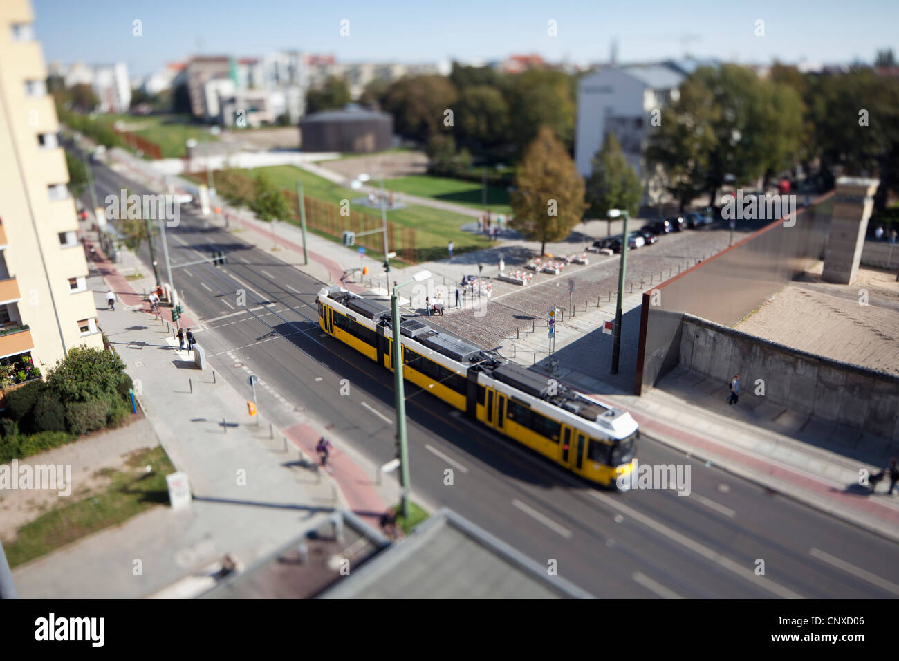 Une scène de rue avec un tramway, Tilt-shift, Berlin, Allemagne Banque D'Images