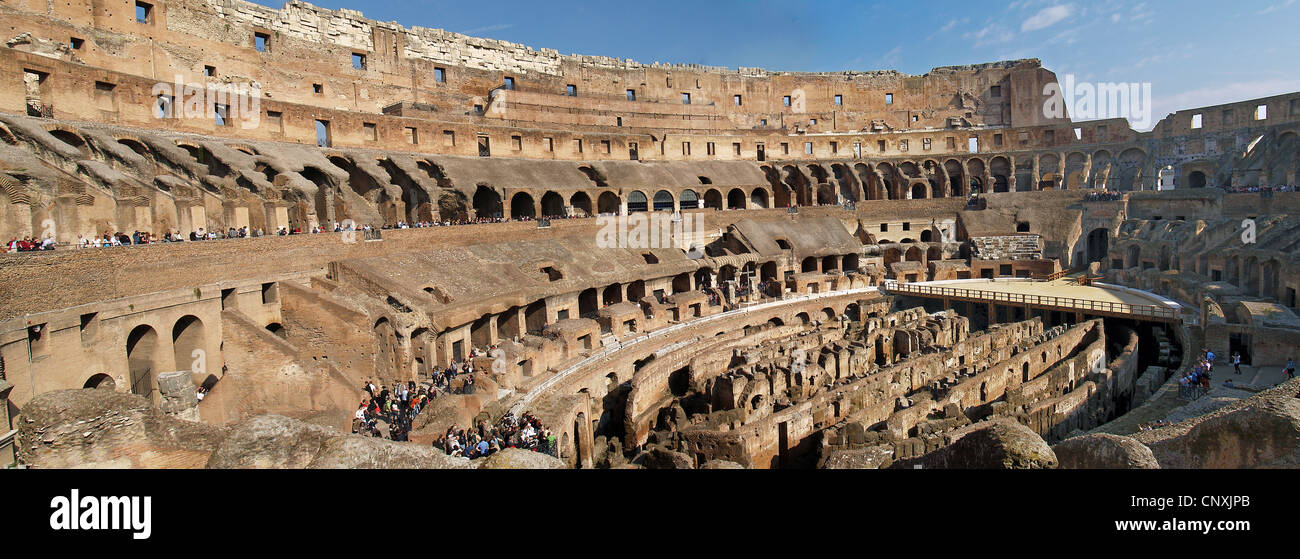 Vue panoramique de l'intérieur du Colisée, Rome Banque D'Images