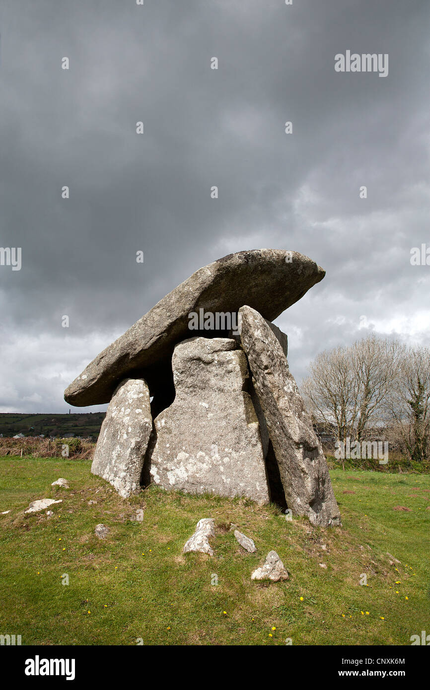 Trethevy Quoit, l'un des meilleurs exemples d'une sépulture néolithique en Angleterre. Banque D'Images
