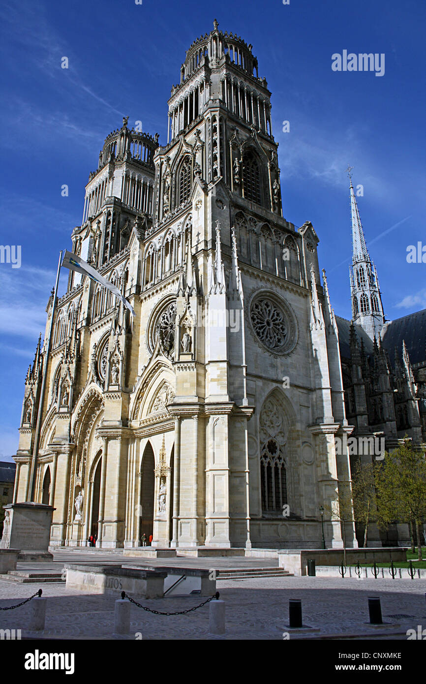 Vue oblique, avant de l'Ouest, la cathédrale d'Orléans France Banque D'Images