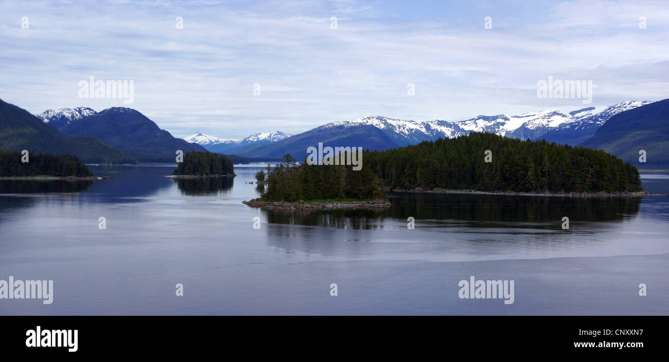 Panorama, îles et forêts de conifères, le passage de l'Intérieur, de l'Alaska Banque D'Images