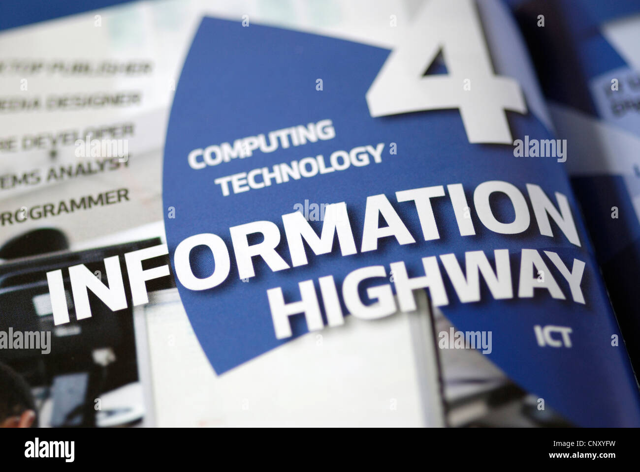 La section de la technologie de l'ordinateur d'un cours collégial guide intitulé ' ' de l'autoroute de l'information Banque D'Images