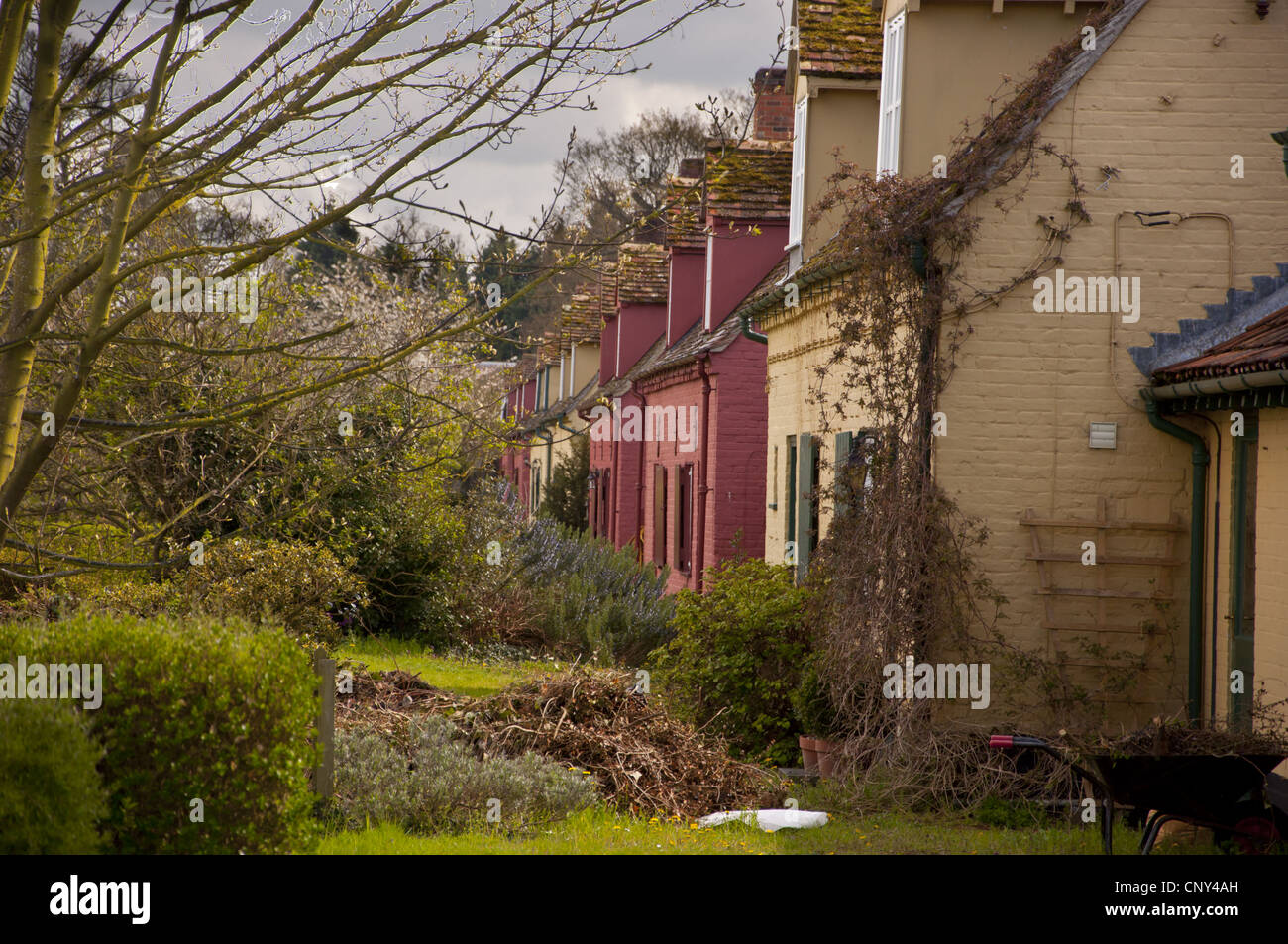 Rangée de travailleurs country estate cottages Chippenham Cambridgeshire Banque D'Images