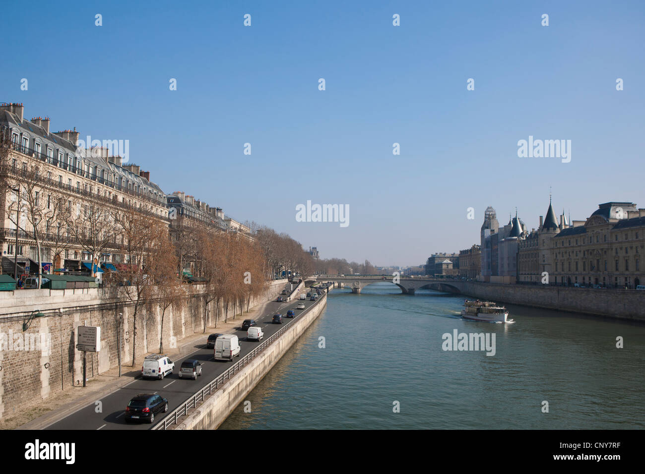 L'Autoroute George Pompidou le long de la Seine, Paris Banque D'Images