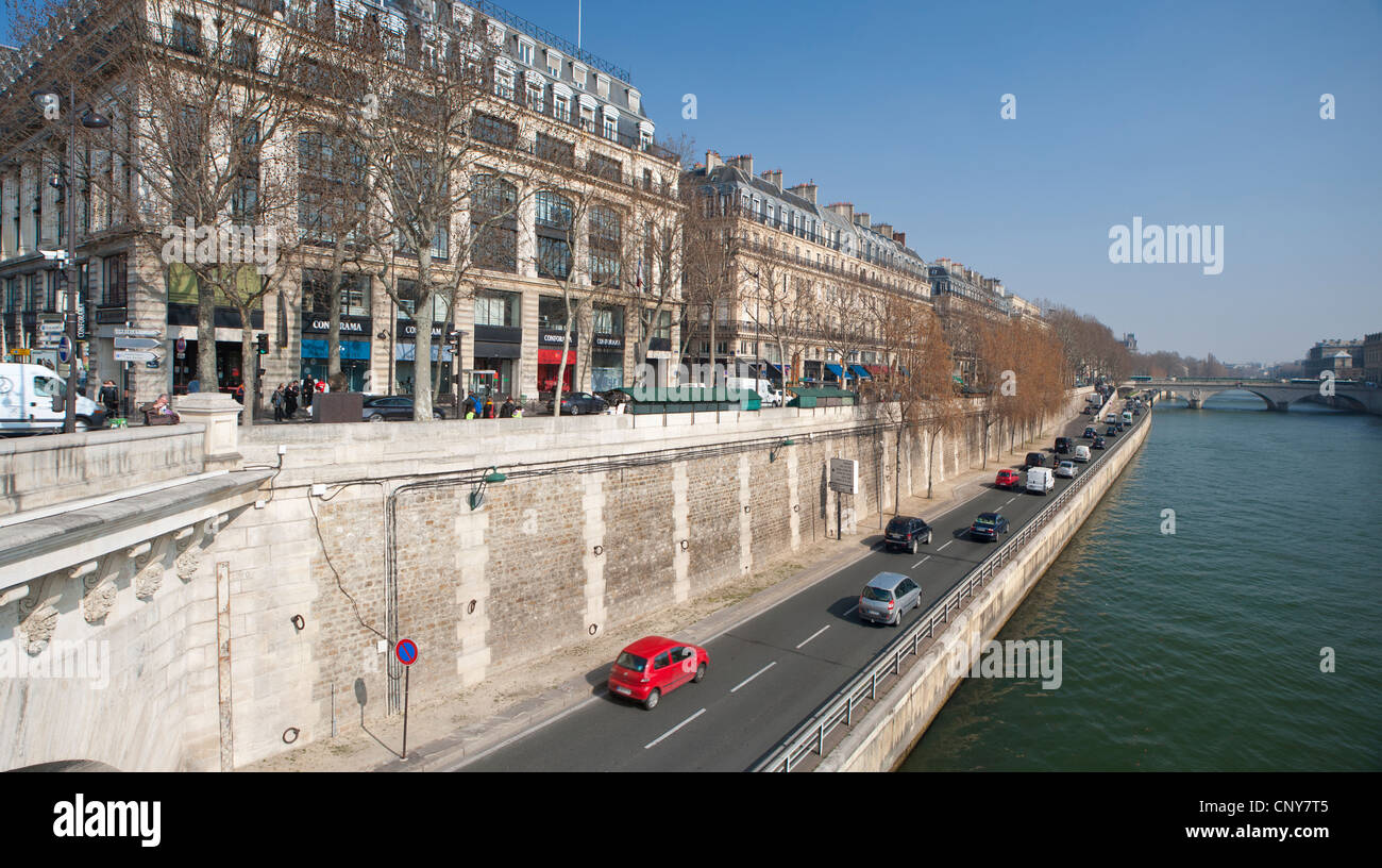 L'Autoroute George Pompidou le long de la Seine, Paris Banque D'Images