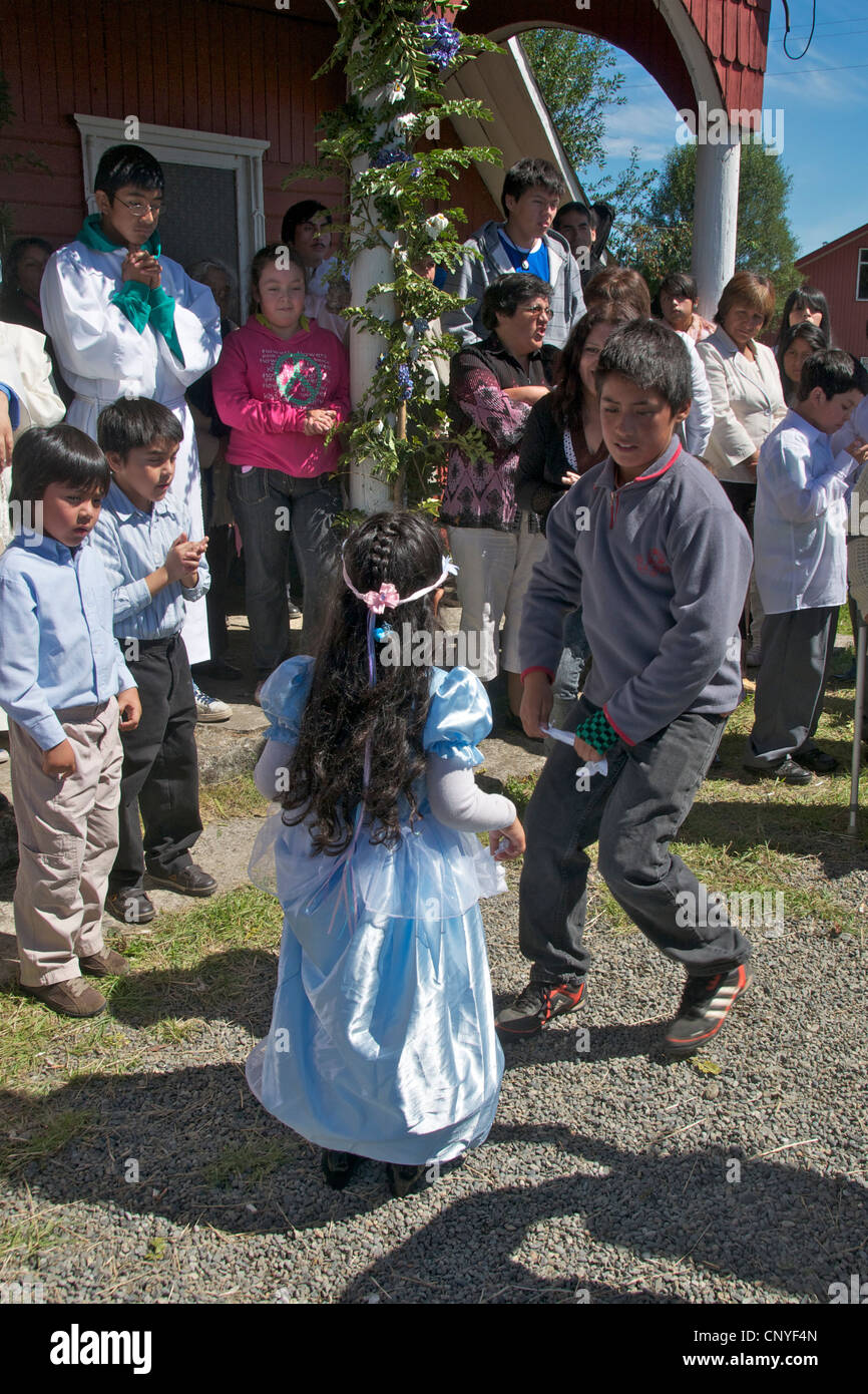 Harvest Festival Danse Hullinco Hullinco Église Chili Chiloe Banque D'Images