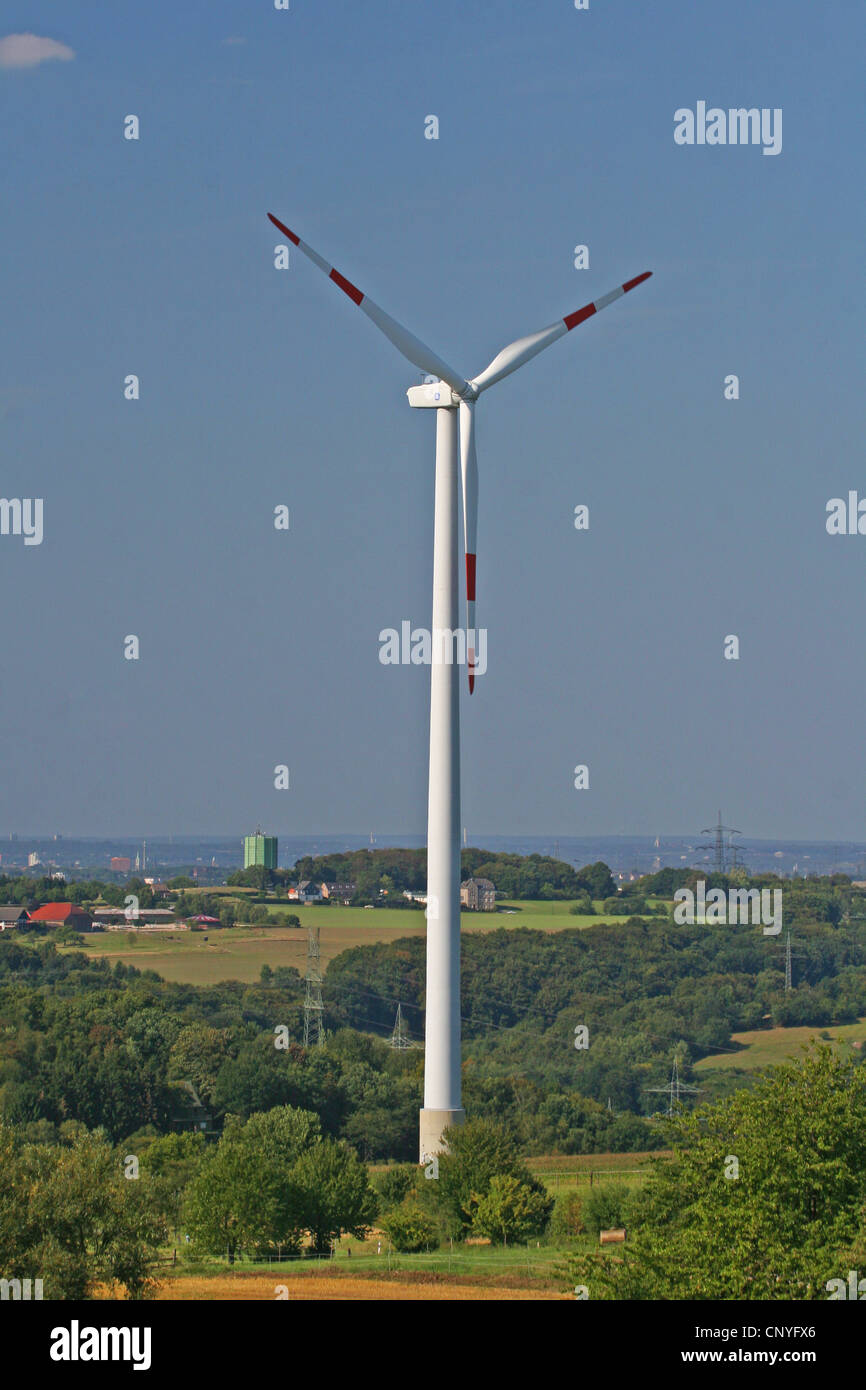 Roue éolienne dans Bergisches Pays, Allemagne, Rhénanie du Nord-Westphalie Banque D'Images